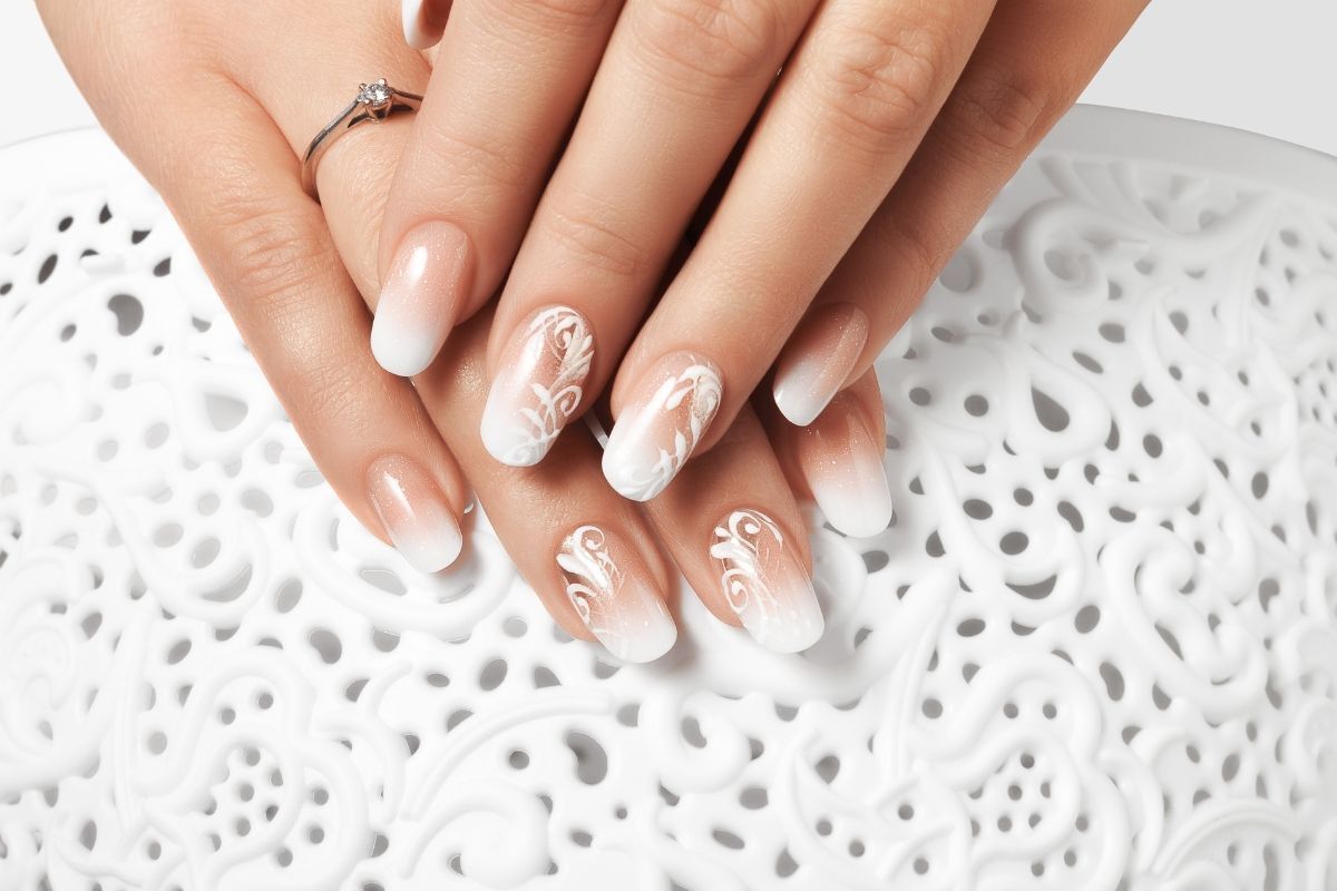 50 mẫu nail trắng đẹp đến nao lòng | AllThingsBeauty