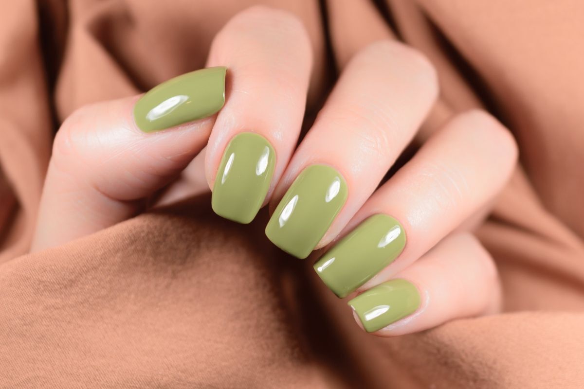 Những mẫu nail màu xanh bơ đẹp trendy nhất cho nàng | AllThingsBeauty