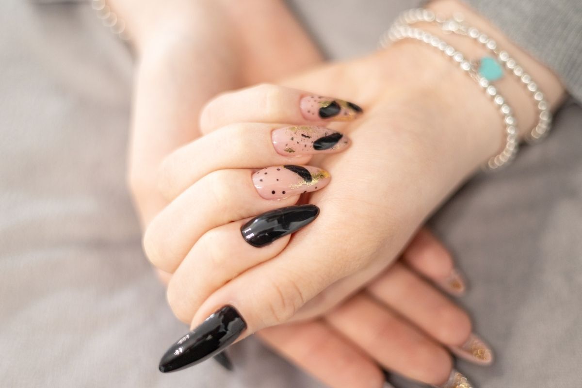 Cách dán móng tay giả bằng keo bám lâu và không hư móng thật | AllThingsBeauty