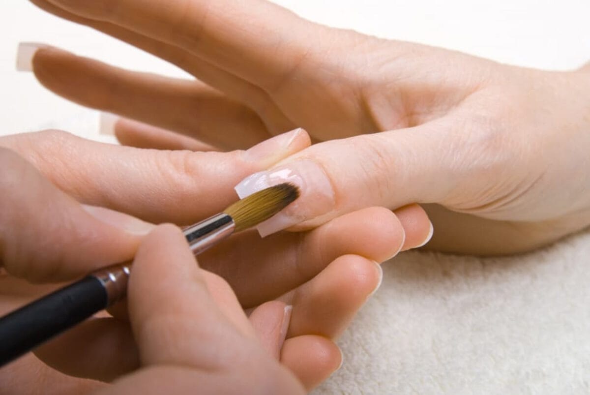 Cách Làm Nail Đắp Bột: Xu Hướng Chăm Sóc Móng Tay Hiện Đại - Hani Academy