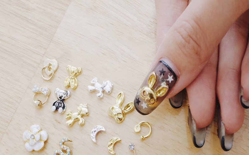 CHARM NAIL LÀ GÌ? GỢI Ý CÁC MẪU SIÊU ĐẸP CHO NÀNG.