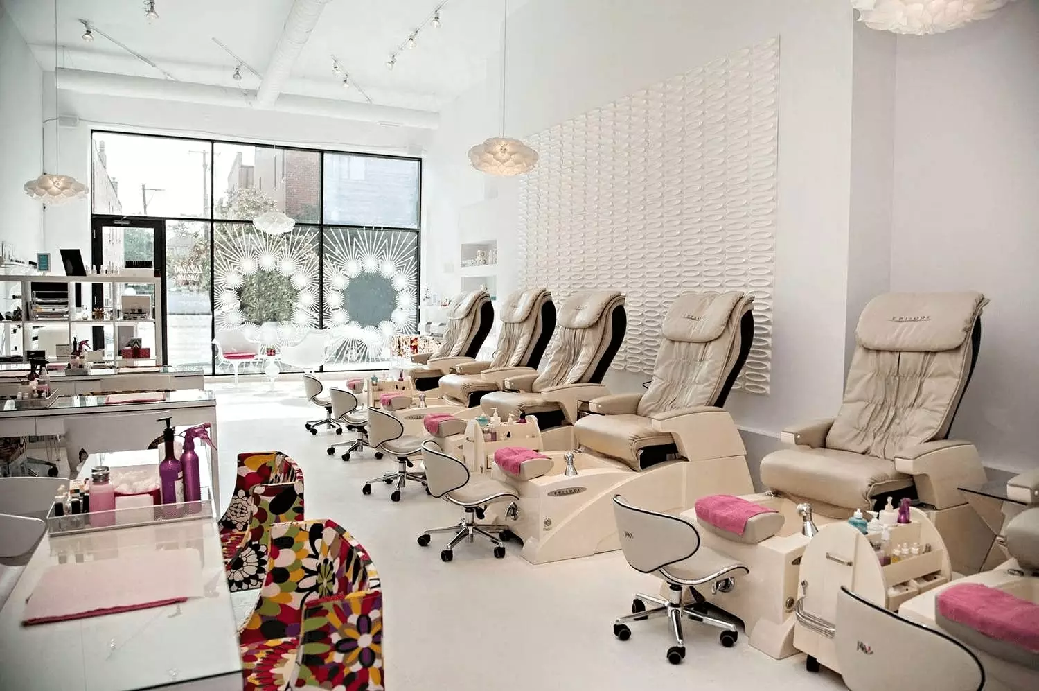 Khởi Nghiệp Tại Quê Nhà: Hướng Dẫn Mở Tiệm Nail Hiệu Quả - Lilian Beauty - Chuyên Phân Phối Sơn Móng Tay, Phụ kiện Nail