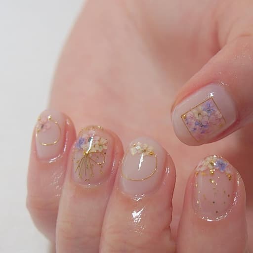 Top 5 mẫu nail ẩn hoa khô cực xinh khiến phái đẹp xiêu lòng
