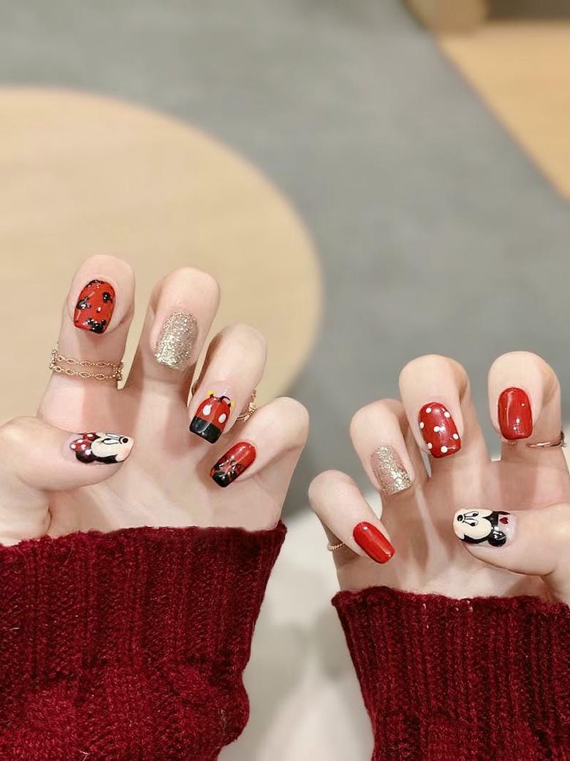 Tổng hợp các mẫu nail chuột Mickey ngộ nghĩnh, dễ thương