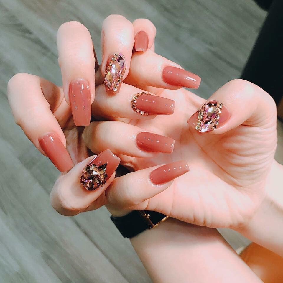 Mẫu Nail Ombre Và Kim Tuyến: Tinh Tế Và Hiện Đại Cho Ngày Tết