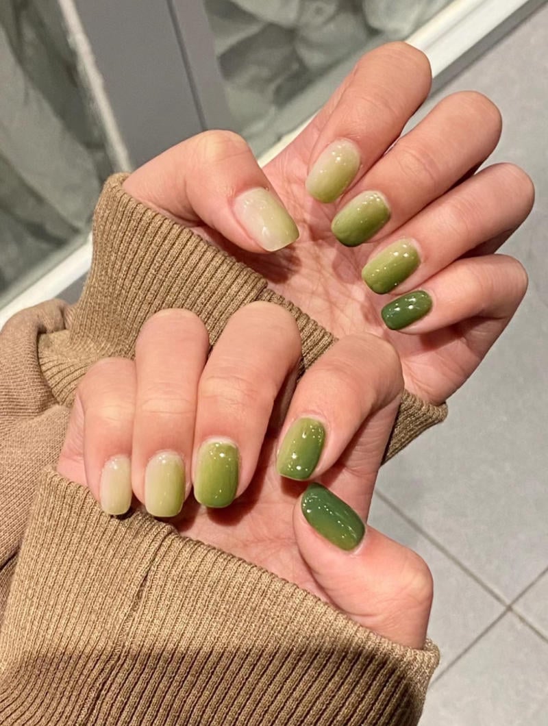 Nail màu xanh lá cây: Gợi ý style mới cho bộ móng của nàng