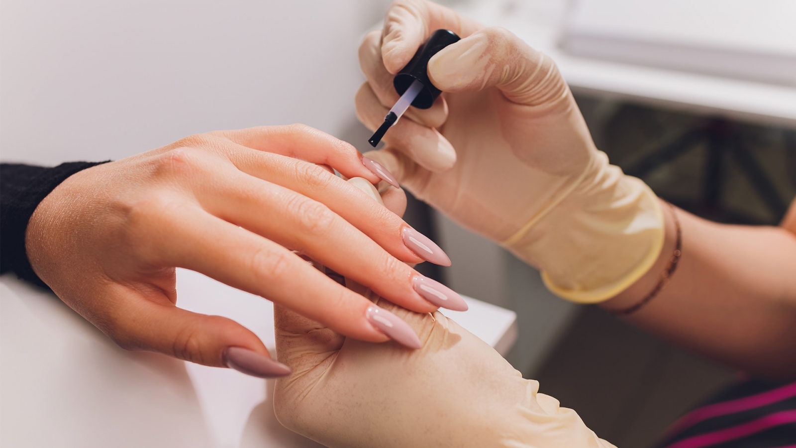 Dự Báo Ngành Nails Từ 2025: Làm Sao Để Tiệm Nails Của Bạn Dẫn Đầu?